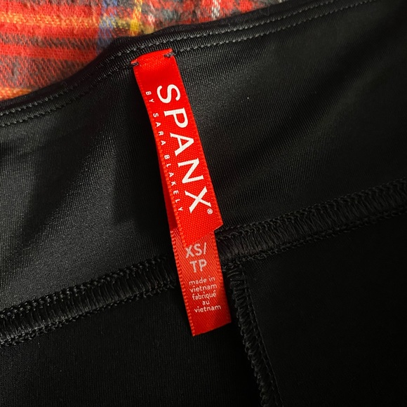SOLD ⚠️ SPANX Ponte Leggings - Picture 6 of 8